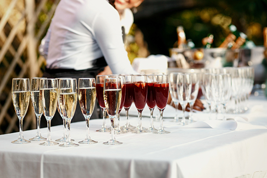 Catering y bebidas con menú para niños